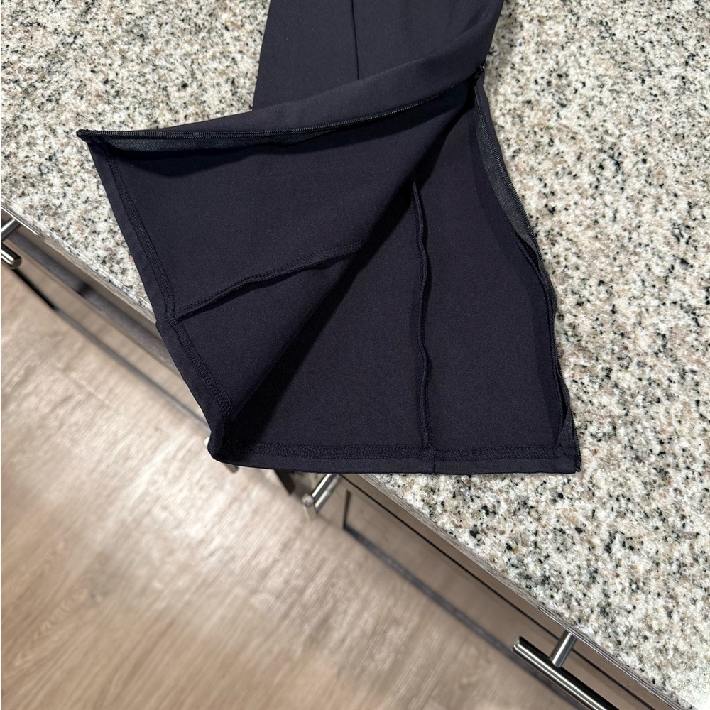 ALO High Waist Zip It Flair EUC Black - Picture 15 of 16